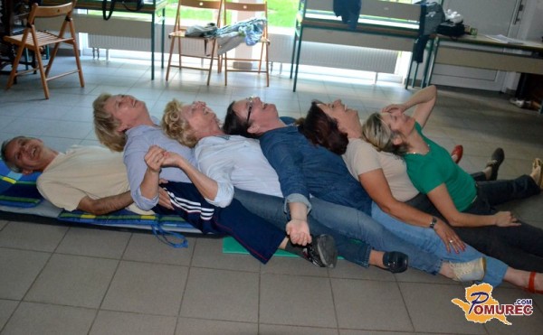 FOTO: V Murski Soboti  na Jogi smeha sejejo optimizem, zdravje in radost